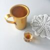 Græsk vinkande i messingfarvet