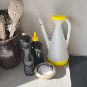 Olivenolie kande i plast