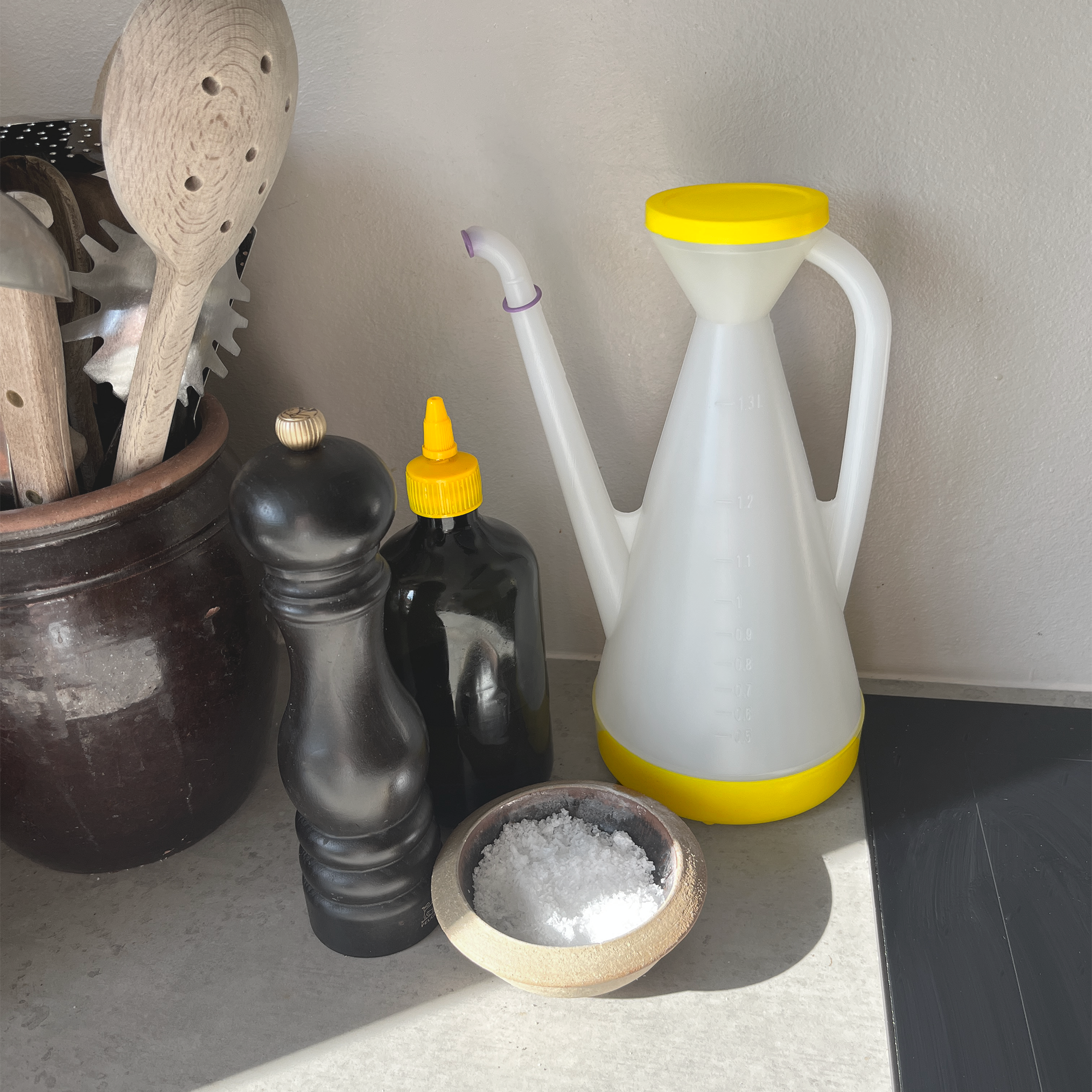 Olivenolie kande i plast